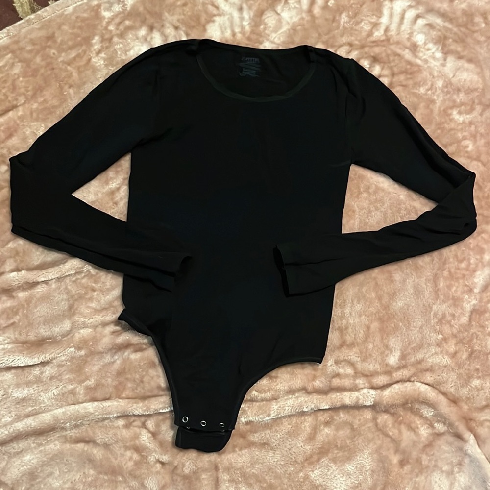 Yummie by Heather Thomas black long sleeve bodysuit